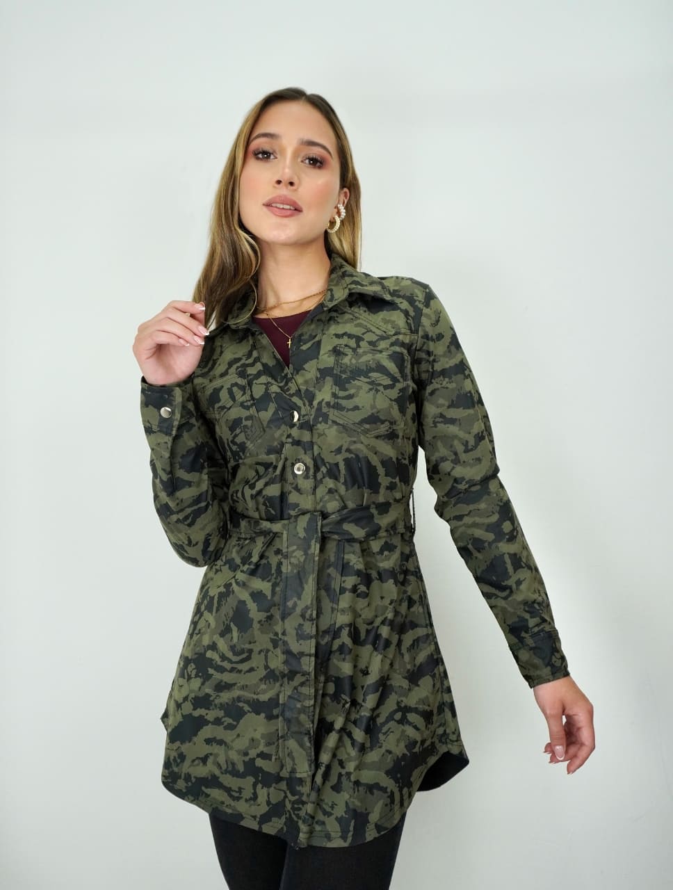 Chaqueta-mujer-verde-militar-ajuste-en-la-cintura1